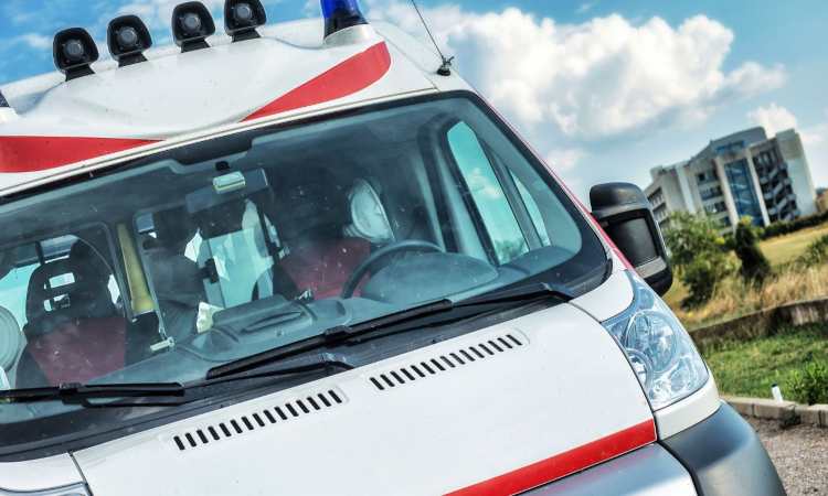 Taranto incidente statale morte madre figlia