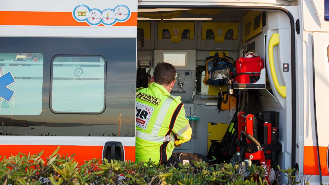 Oristano ferisce taglia sughero morto ragazzo