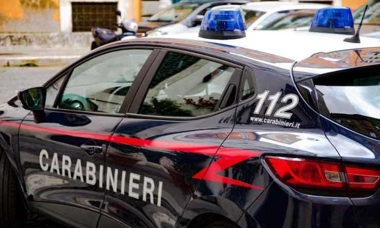 Genova omicidio uccide moglie chiama carabinieri