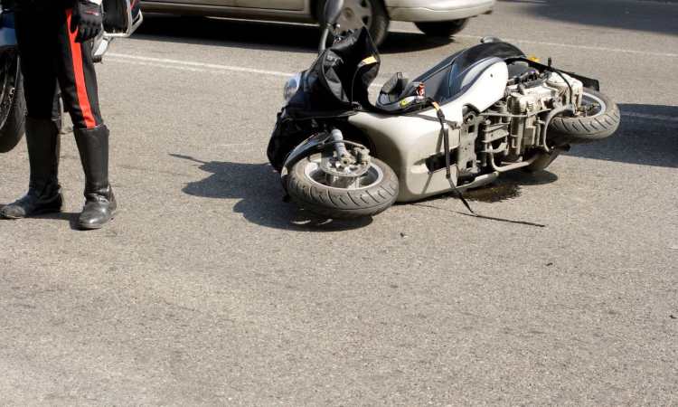 Tortoreto incidente scooter morto 42enne