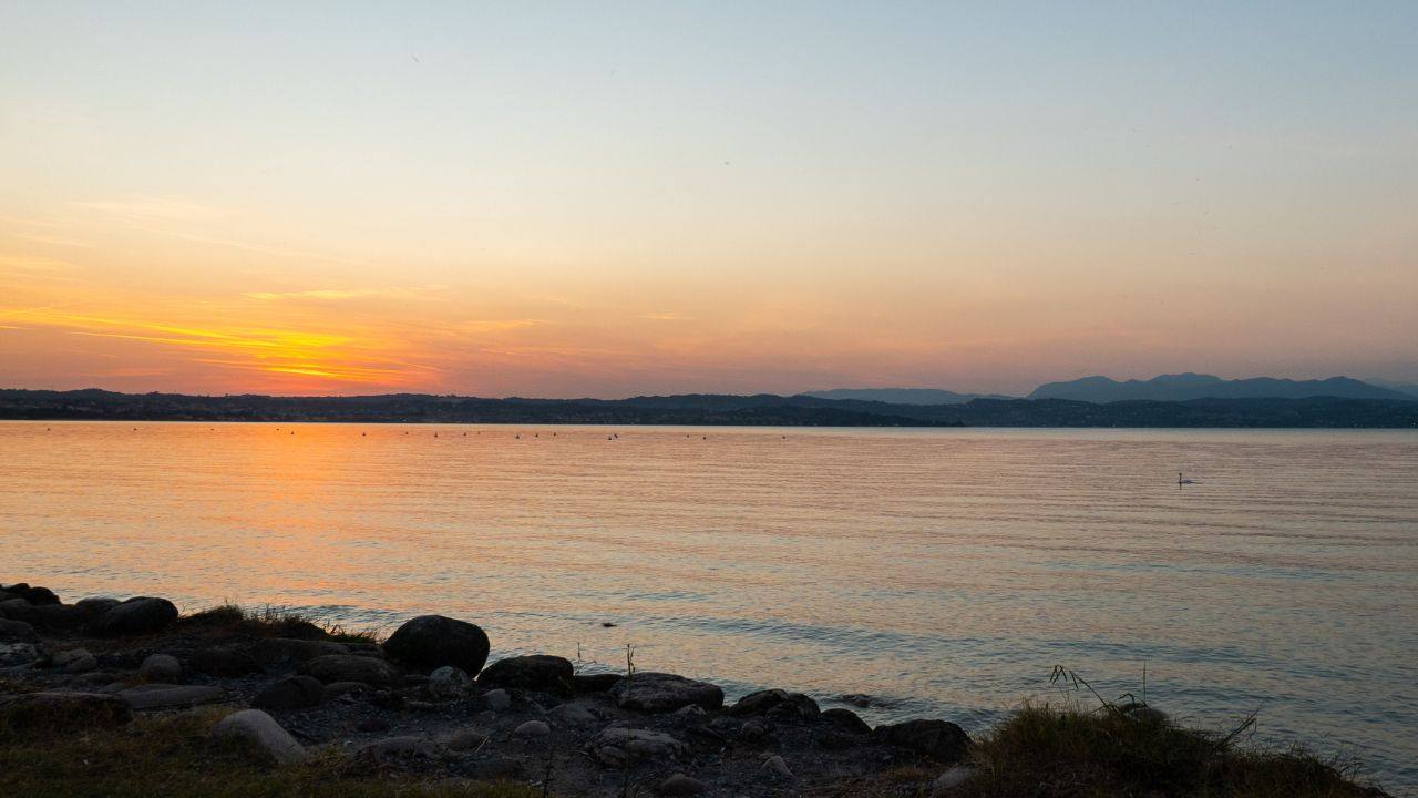 Desenzano turista morto annegato lago di Garda