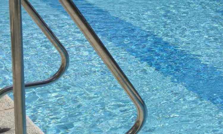 Nuoro bambino morto annegato piscina resort