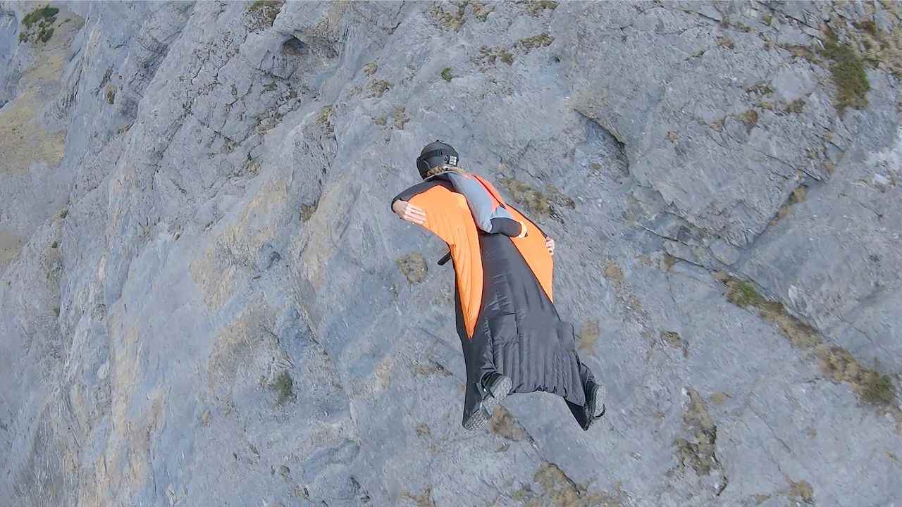 Courmayeur base jumper morto tuta alare