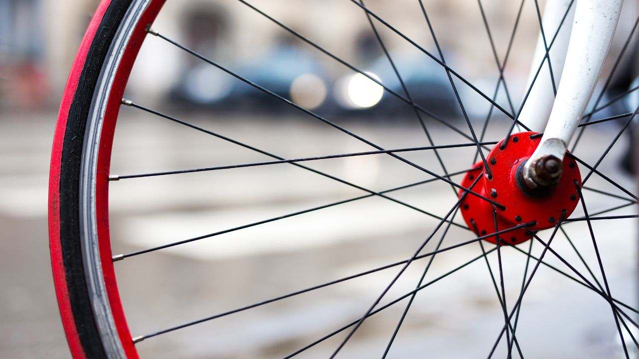 Milano bambino investito bici morto