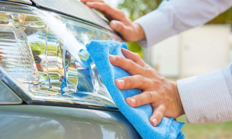 pulire fari auto