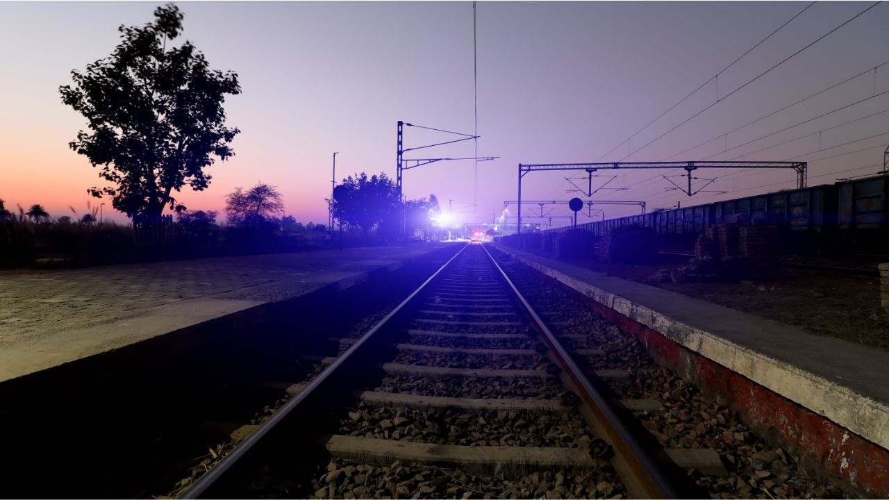 Genova uomo investito treno morto