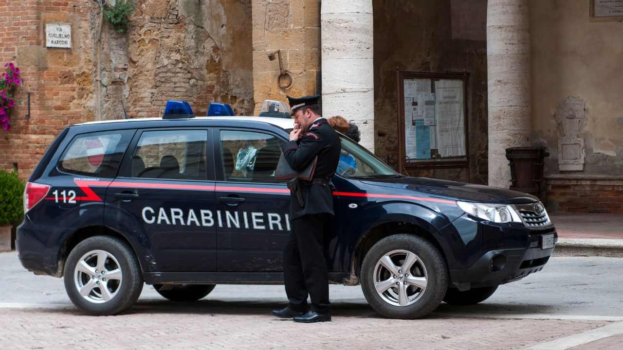 Bologna cadavere cantina albergo