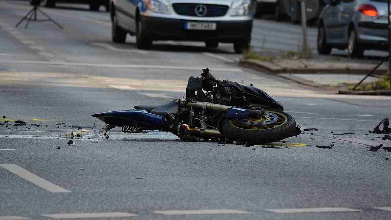 Montecosaro incidente moto morto padre