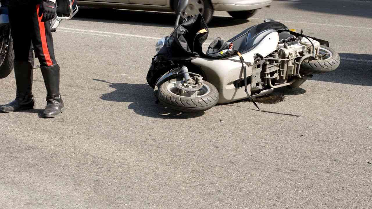 Roma incidente scooter morto 40enne