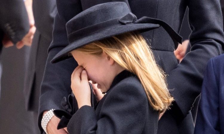 Principessa Charlotte crolla al funerale