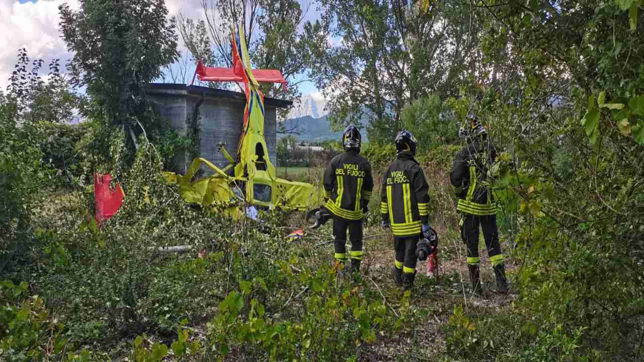 L'Aquila aereo precipita due morti