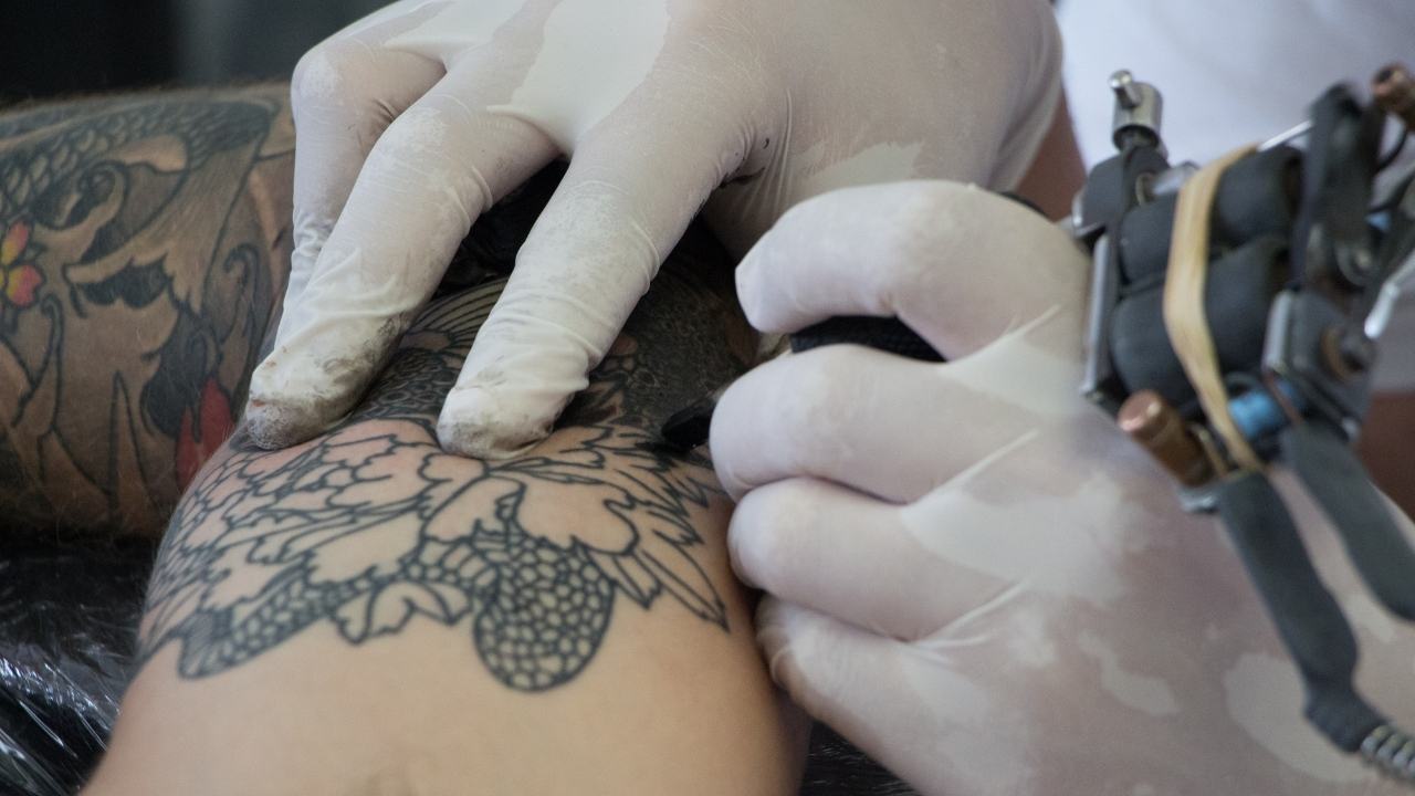 tatuaggi mettono a rischio la salute