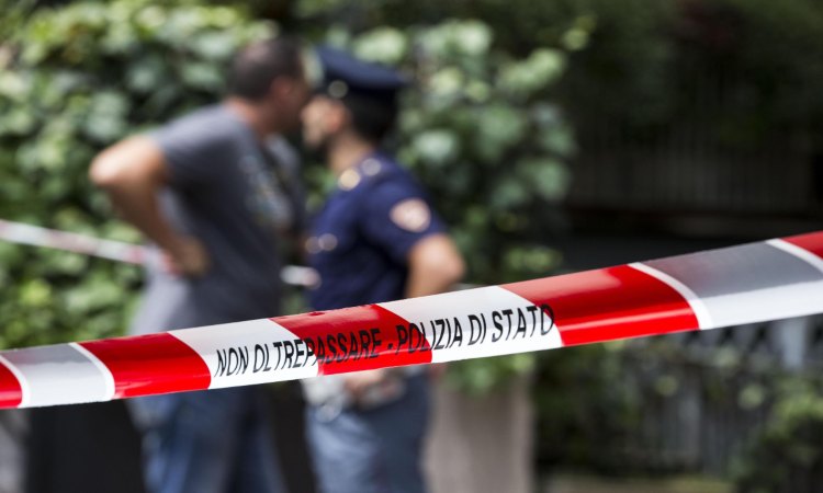 Genova omicidio uccide padre coltellata