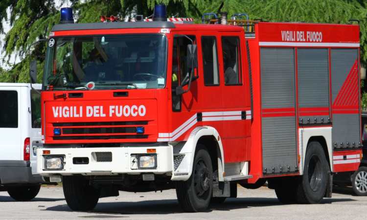 Ancona incidente auto morte due donne