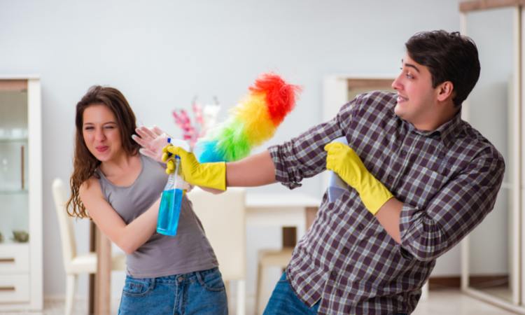 pulire casa metodo trucco aiutare faccende domestiche convincere marito moglie coinquilino