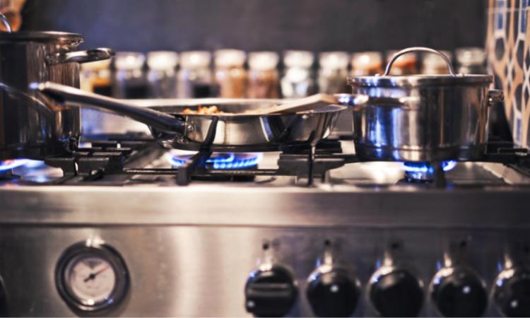 ridurre sprechi cibo gas bollette fornelli cucinare risparmiando