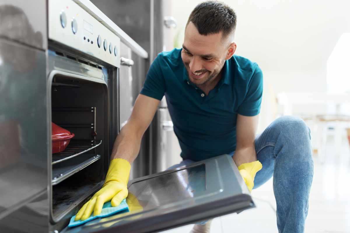 il metodo naturale per pulire bene il forno