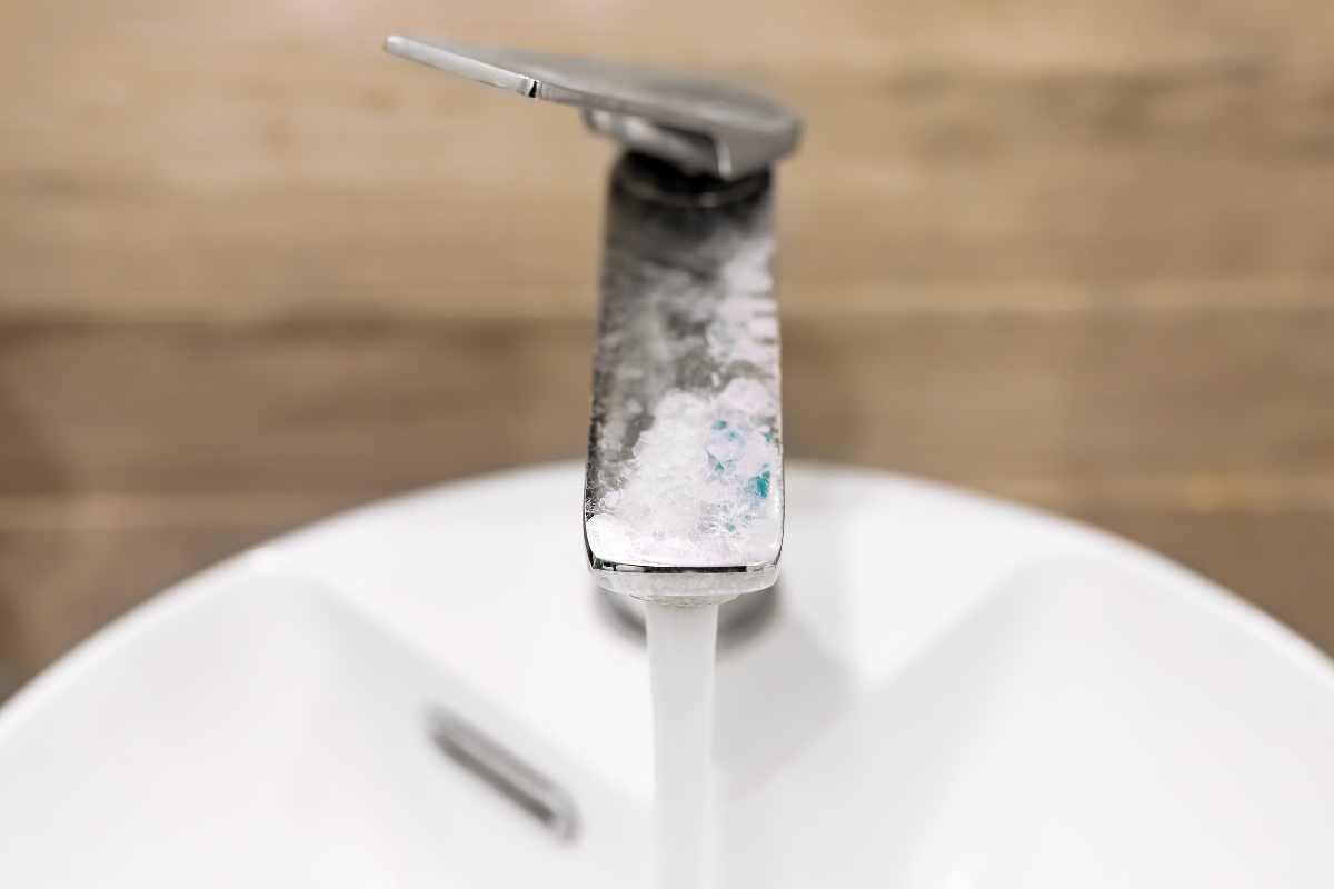 come eliminare il calcare sui rubinetti
