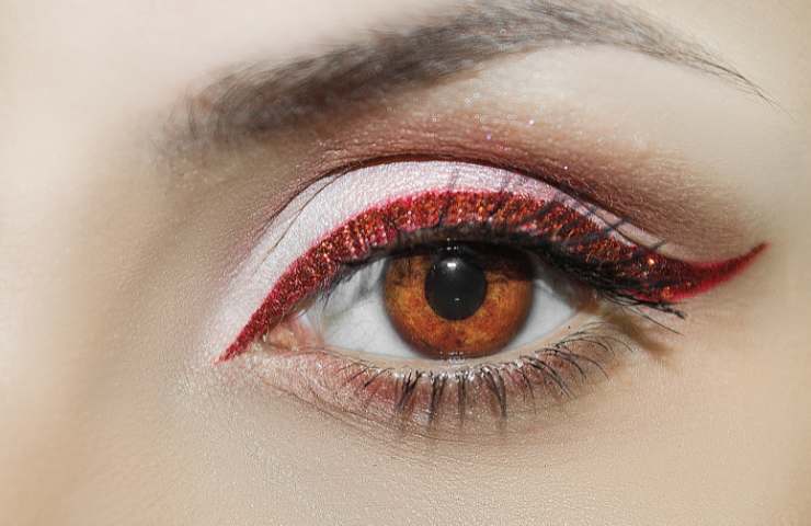 tecniche per esaltare il colore degli occhi con l'eyeliner colorati