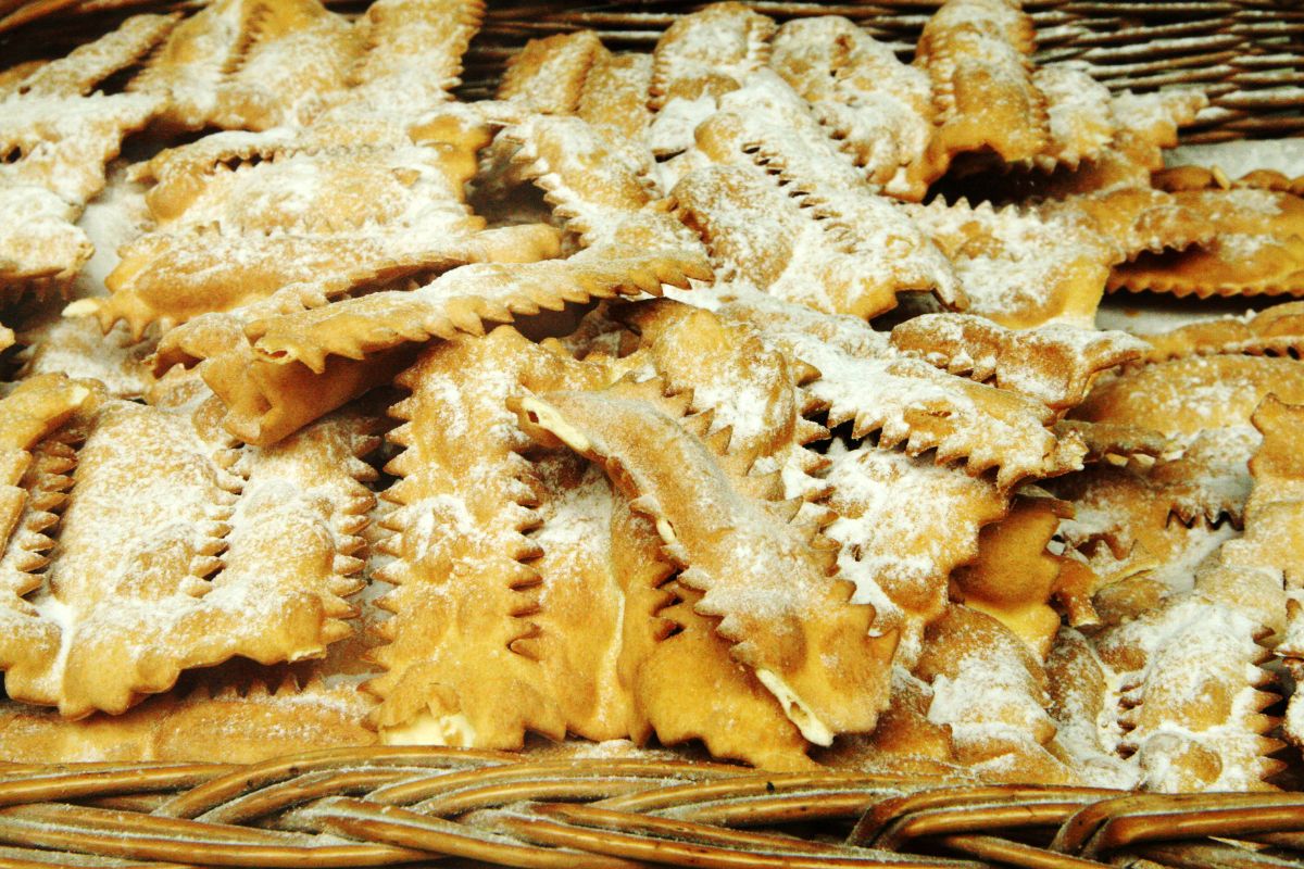 ecco la ricetta originale per preparare delle chiacchiere deliziose a carnevale!